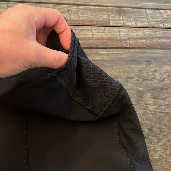 Lululemon high waisted with mesh sides cropped leggings - Picture 5 of 6